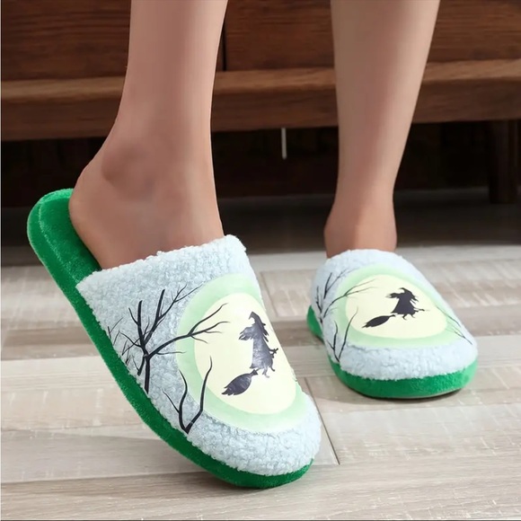 Halloween Flying Witch Glow in the Dark Slippers 7 1/2- 8 Moon Trees - Picture 6 of 6